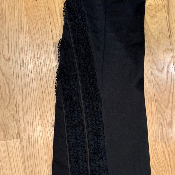 CACHE BLACK SATEEN TUXEDO PANTS WITH FRONT ZIP AND TUXEDO RUFFLE ON LEGS. W- 0. - Picture 8 of 11